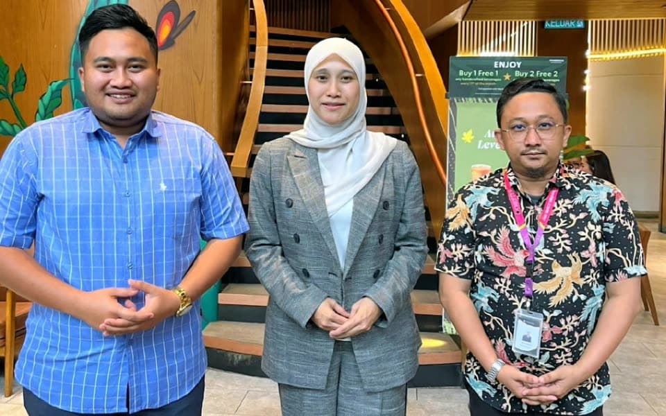 Datin Izzati Shafii bersama Amirul Nasyriq & team Super Ren Group